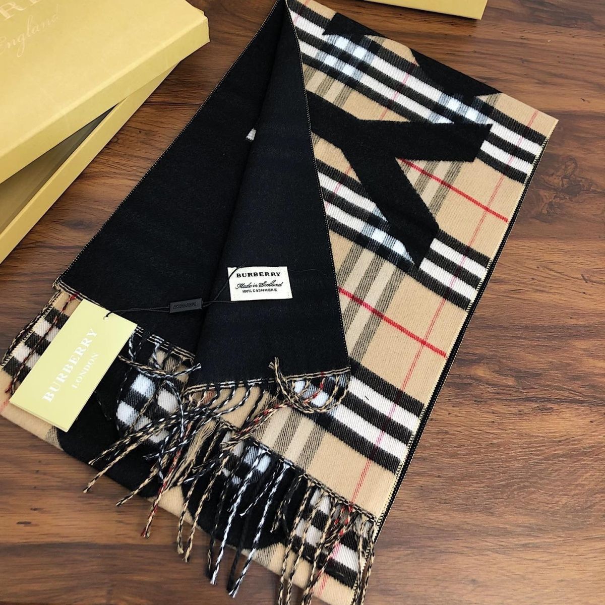 Retro Check Letters Embossed Cashmere Scarf