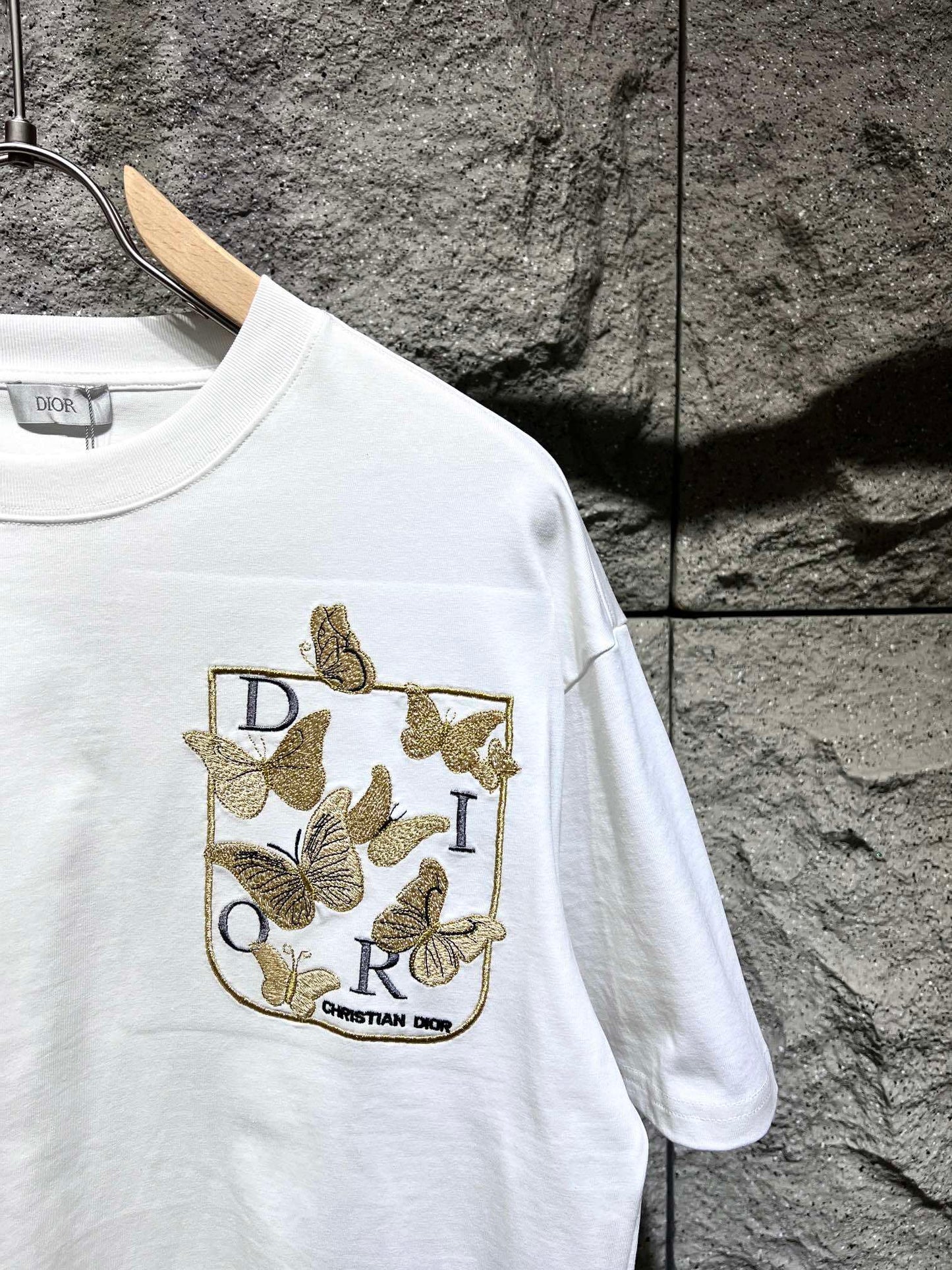 Loose embroidered T-shirt