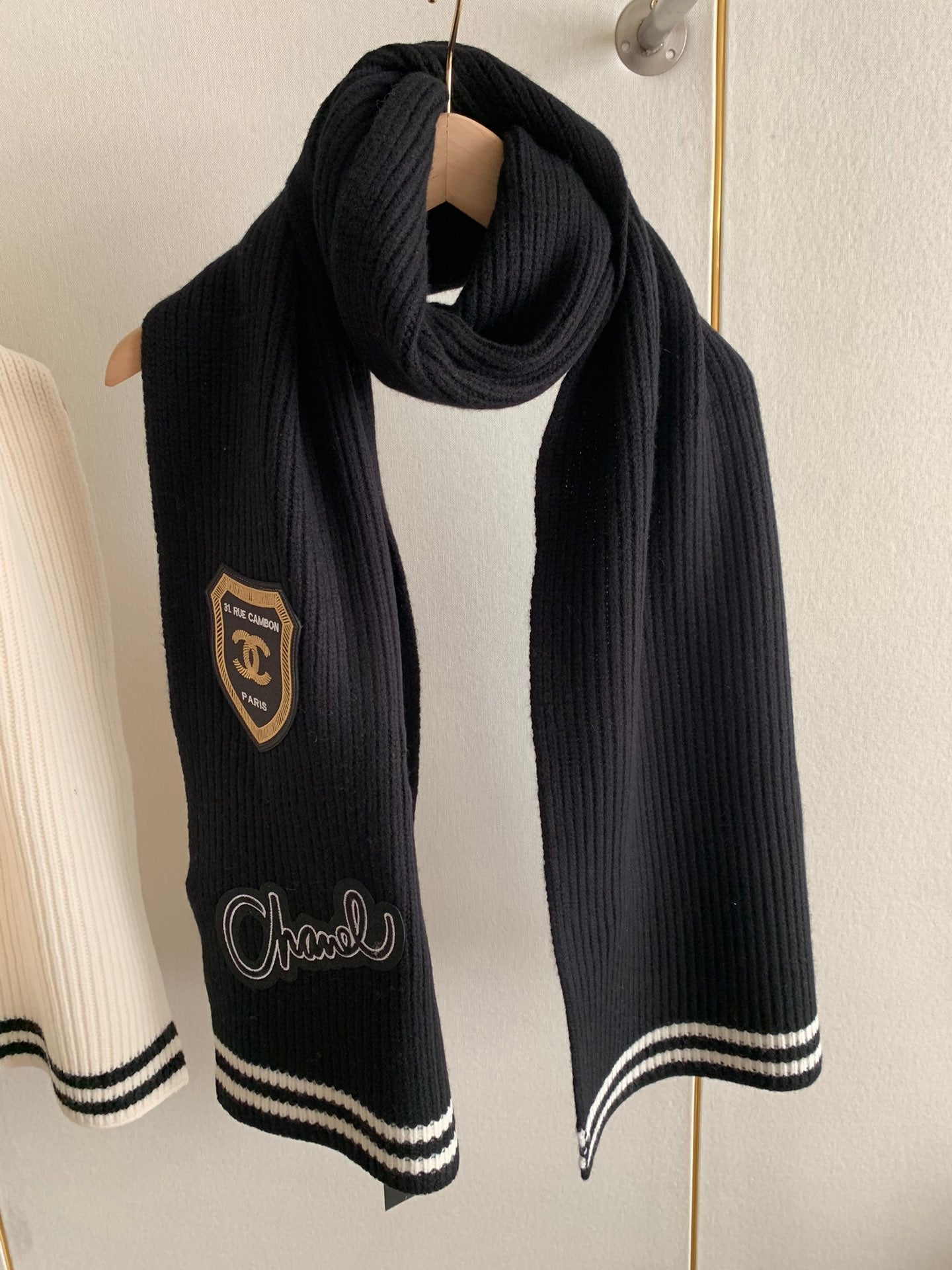 Preppy Badge Embroidery Knitted Scarf